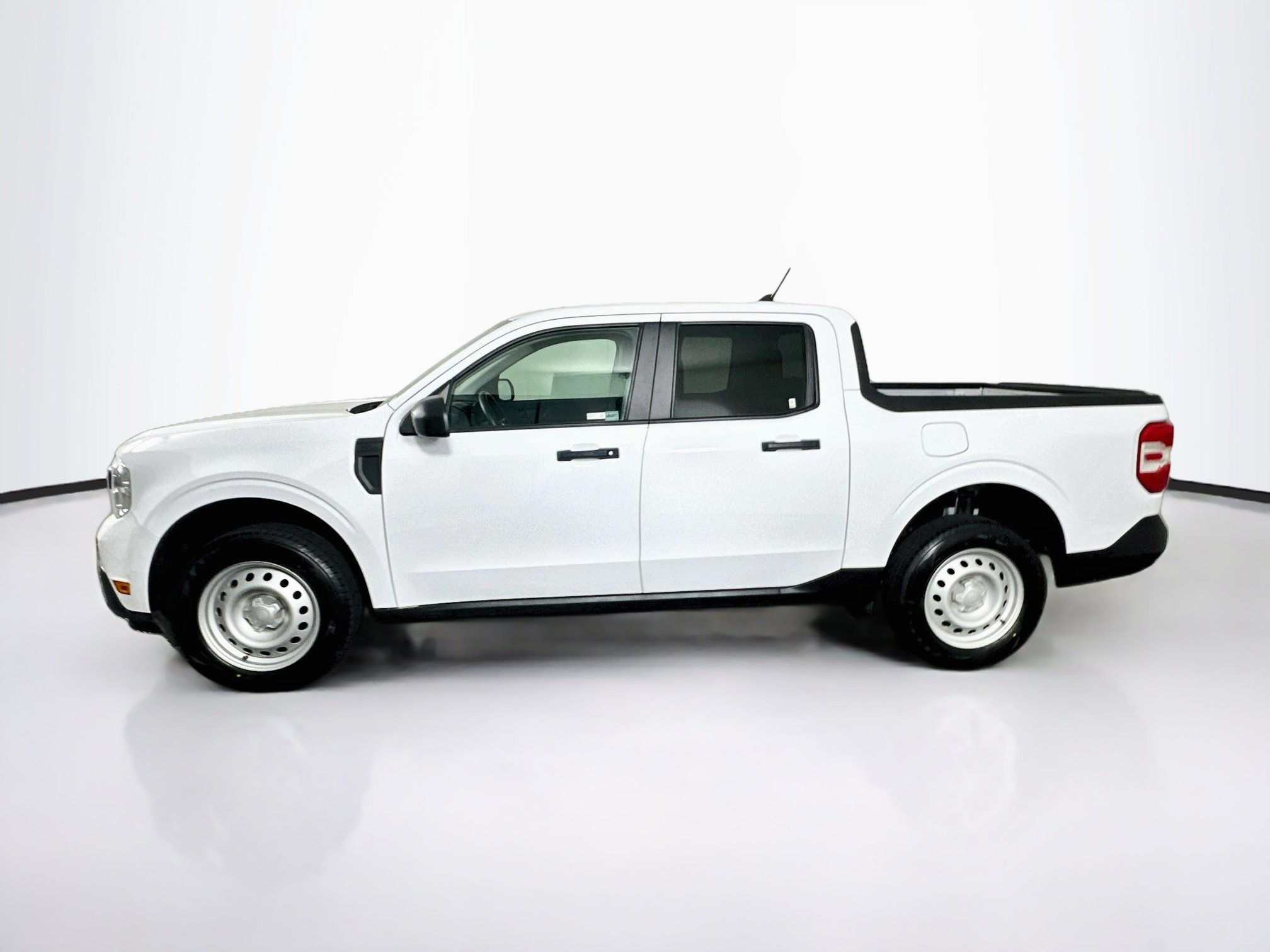 Used 2024 Ford Maverick XL FWD image 4