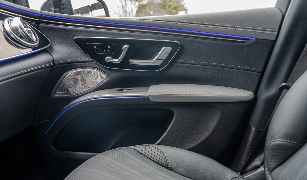 Used 2023 Mercedes-Benz EQS 580 4MATIC SUV image 14
