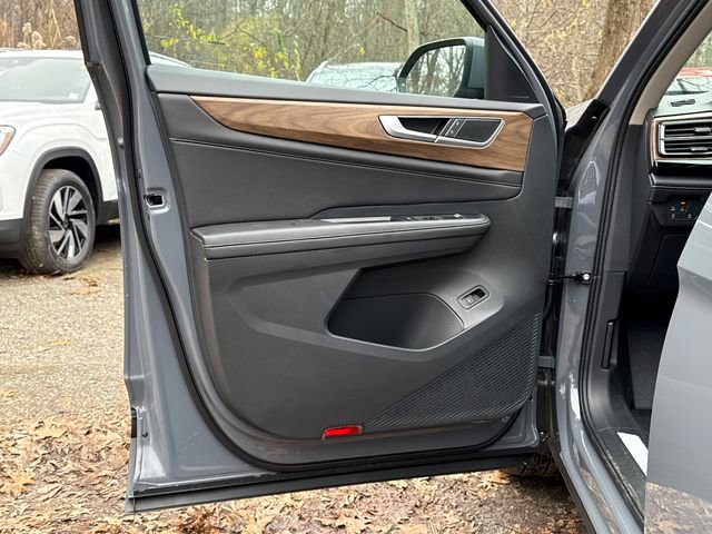 New 2026 Volkswagen Atlas SE w/ Panoramic Sunroof Package image 9