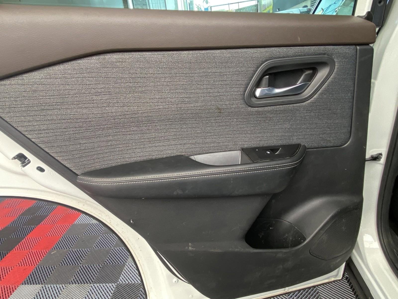 Used 2023 Nissan Rogue SV image 15