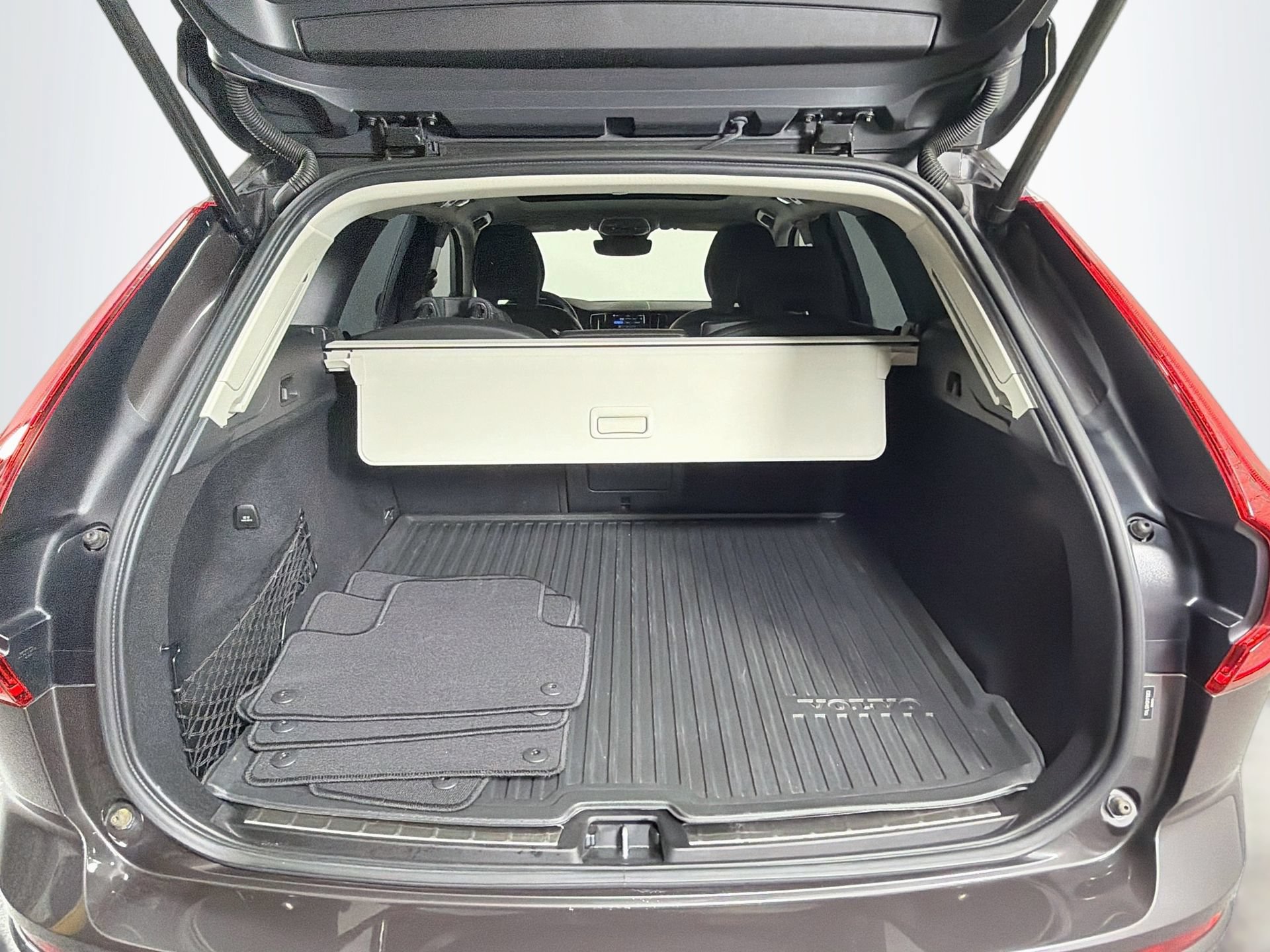 Used 2024 Volvo XC60 B5 Ultimate AWD/4WD image 28