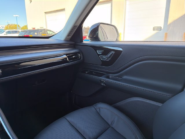 New 2026 Lincoln Aviator AWD w/ Jet Appearance Package image 21