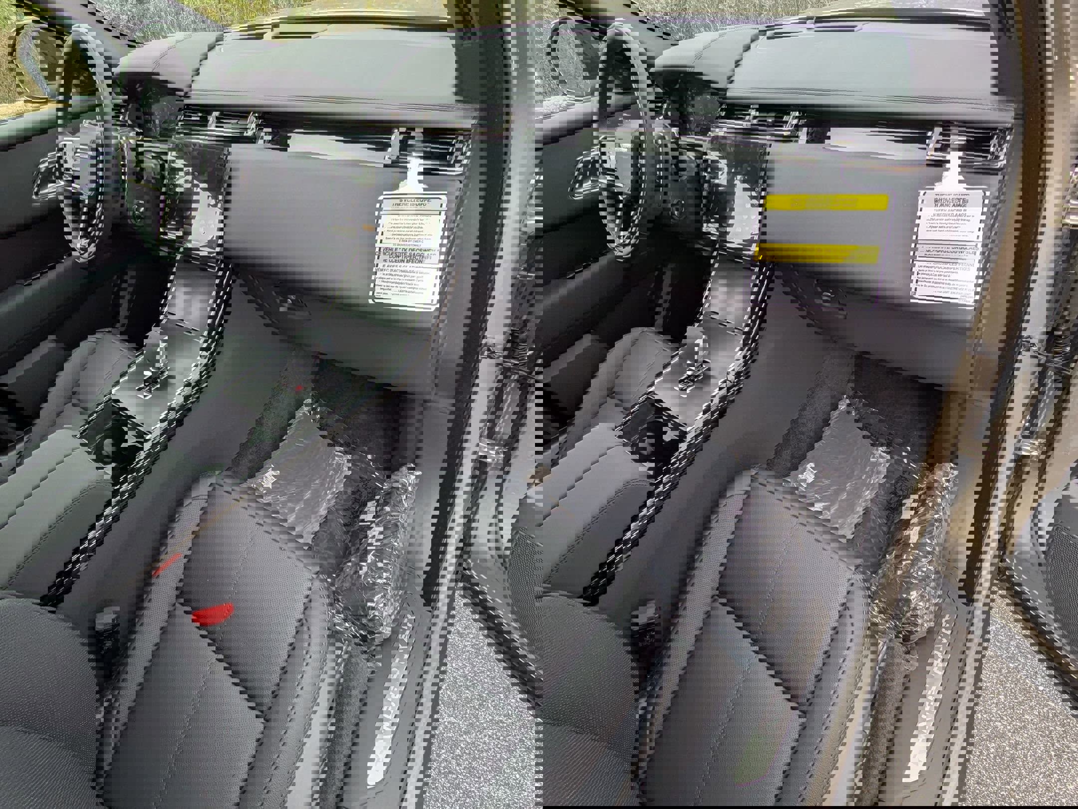 New 2026 Land Rover Range Rover Velar Dynamic SE AWD/4WD image 29