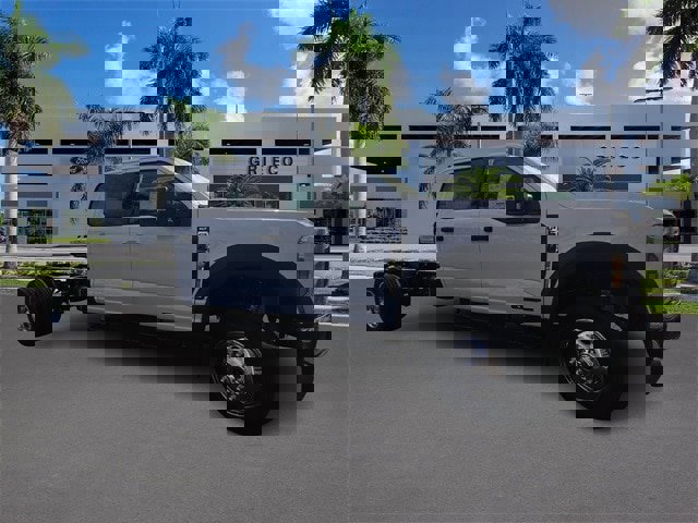 New 2025 Ford F550 4x4 Crew Cab Super Duty w/ XLT Value Package