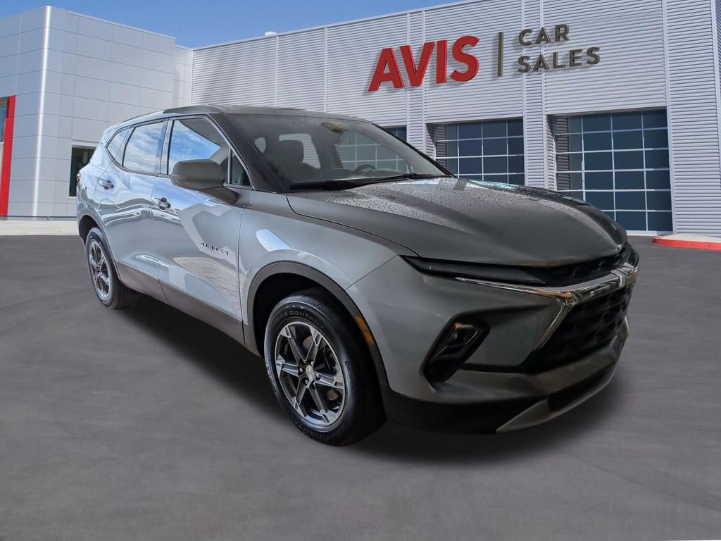 Used 2025 Chevrolet Blazer LT FWD image 3