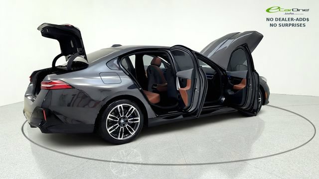Used 2026 BMW 530i w/ M Sport Package RWD image 19