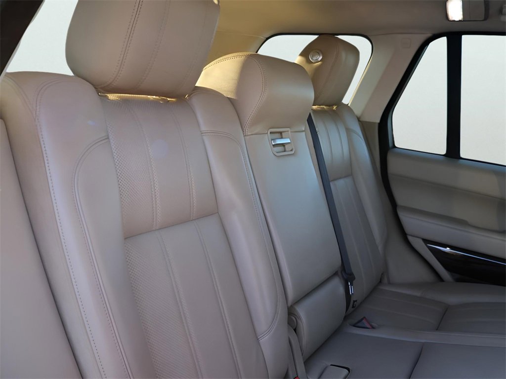 Used 2016 Land Rover Range Rover HSE image 13