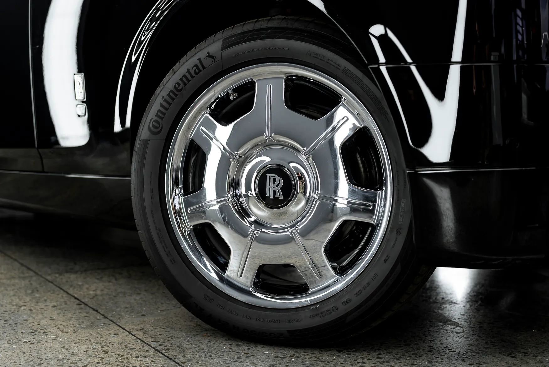 Used 2009 Rolls-Royce Phantom Sedan image 45