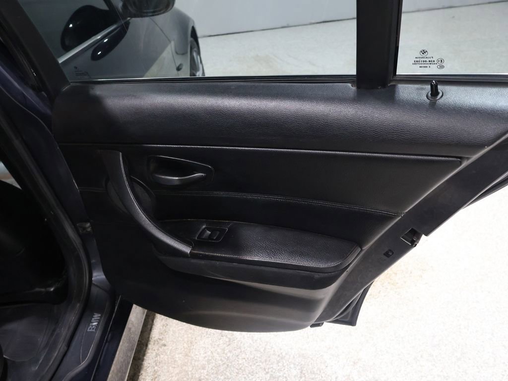 Used 2006 BMW 330i Sedan image 25