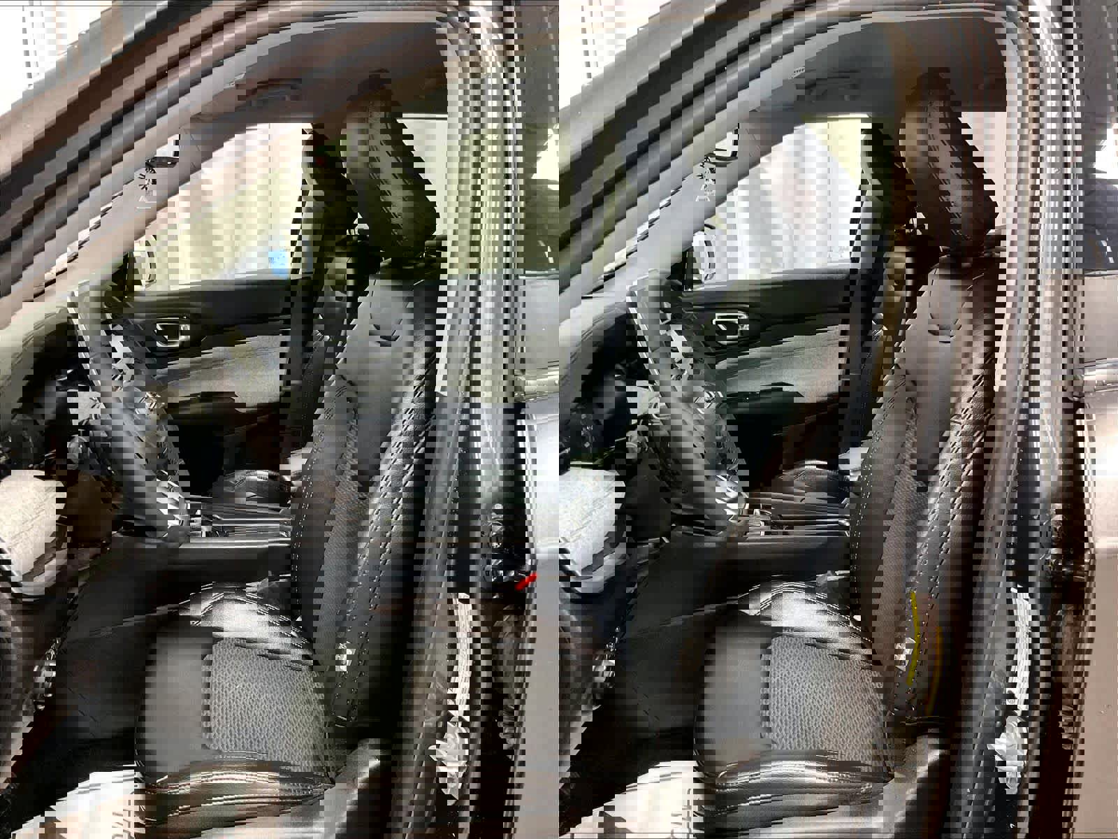 Used 2022 Jeep Compass Latitude w/ Mopar Graphics Package image 10