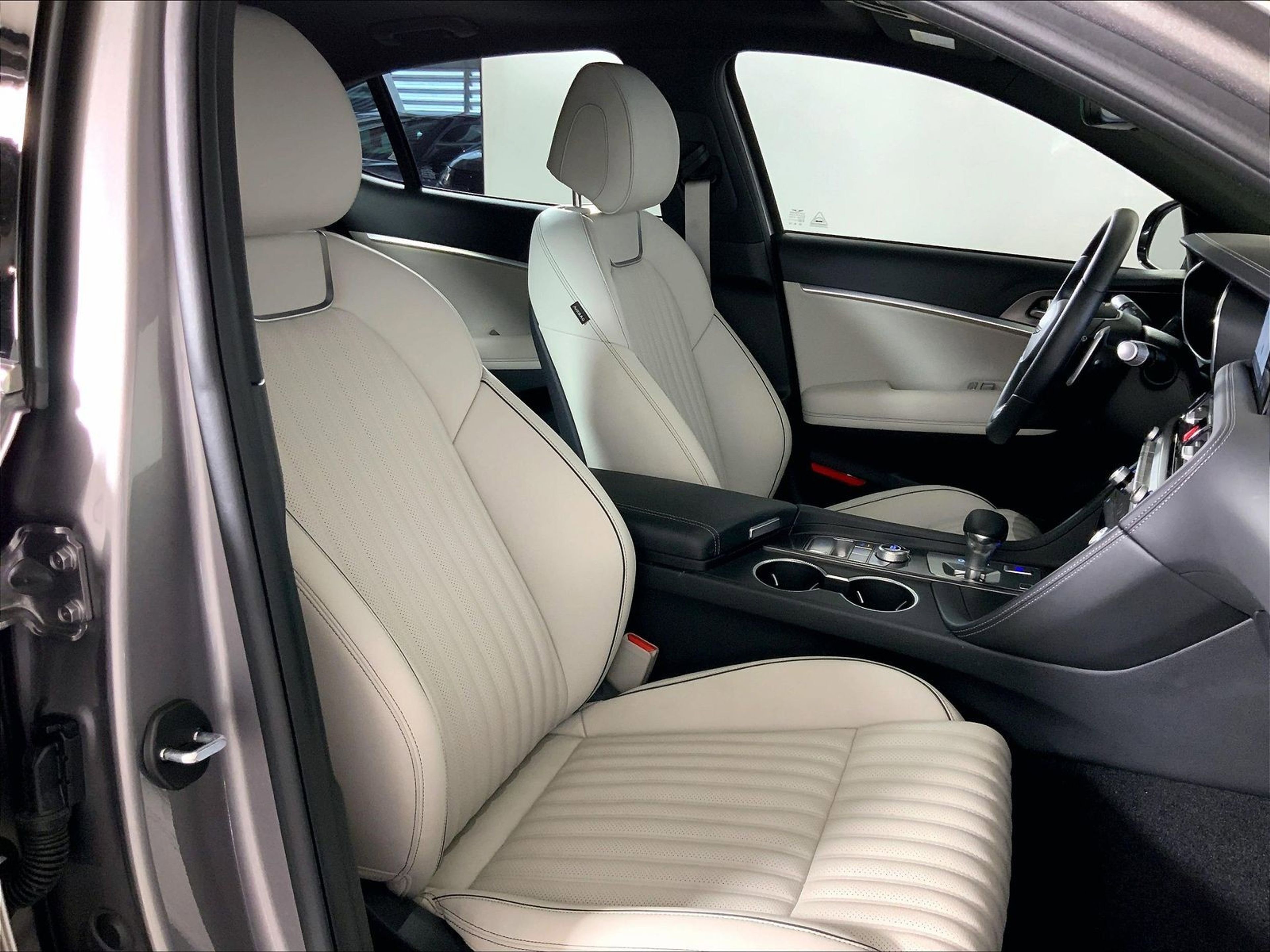 Used 2024 Genesis G70 3.3T Advanced RWD image 18