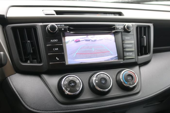 Used 2018 Toyota RAV4 LE image 3