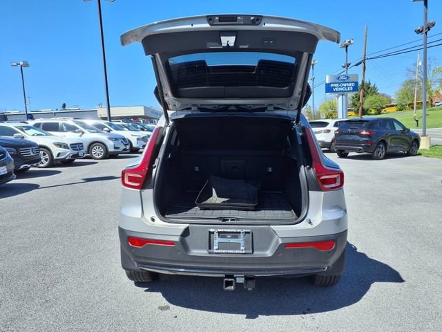 Used 2023 Volvo XC40 B5 Plus w/ Protection Package Premier AWD/4WD image 7