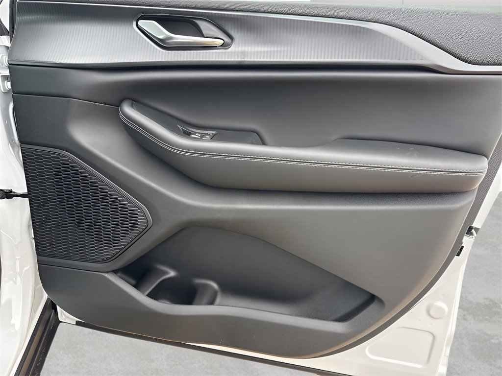 New 2025 Jeep Grand Cherokee L Altitude image 10