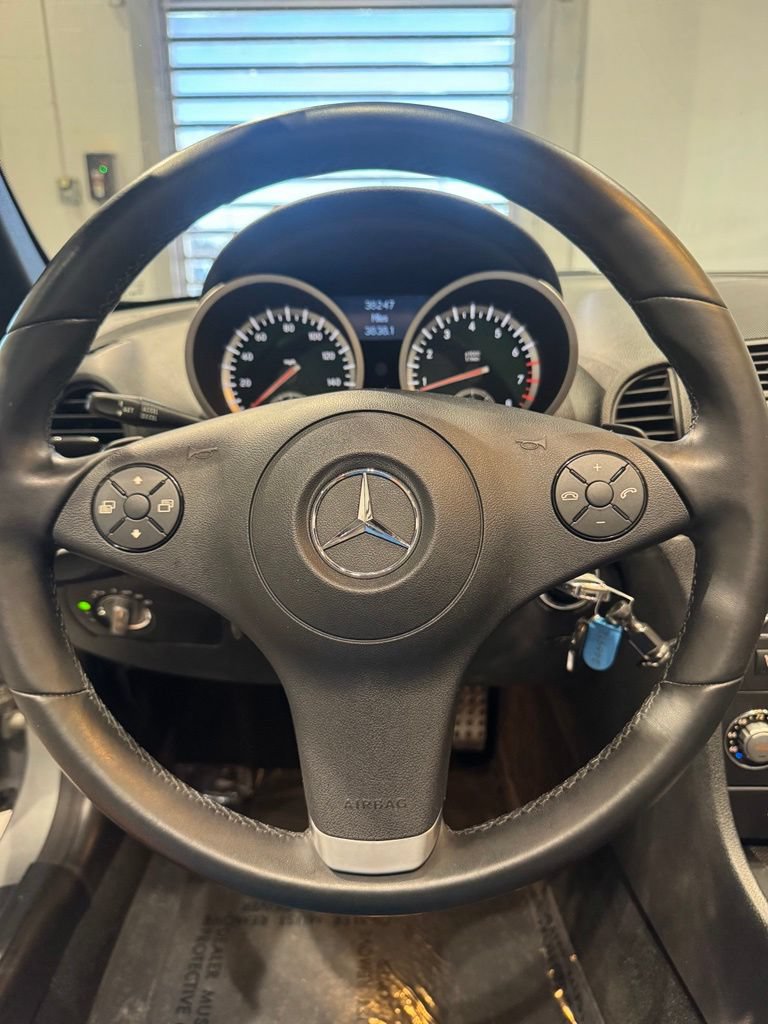 Used 2010 Mercedes-Benz SLK 300 image 16