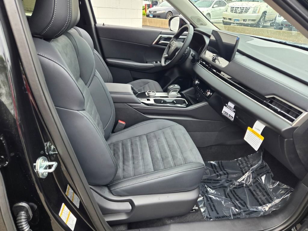 New 2025 Mitsubishi Outlander SE image 4