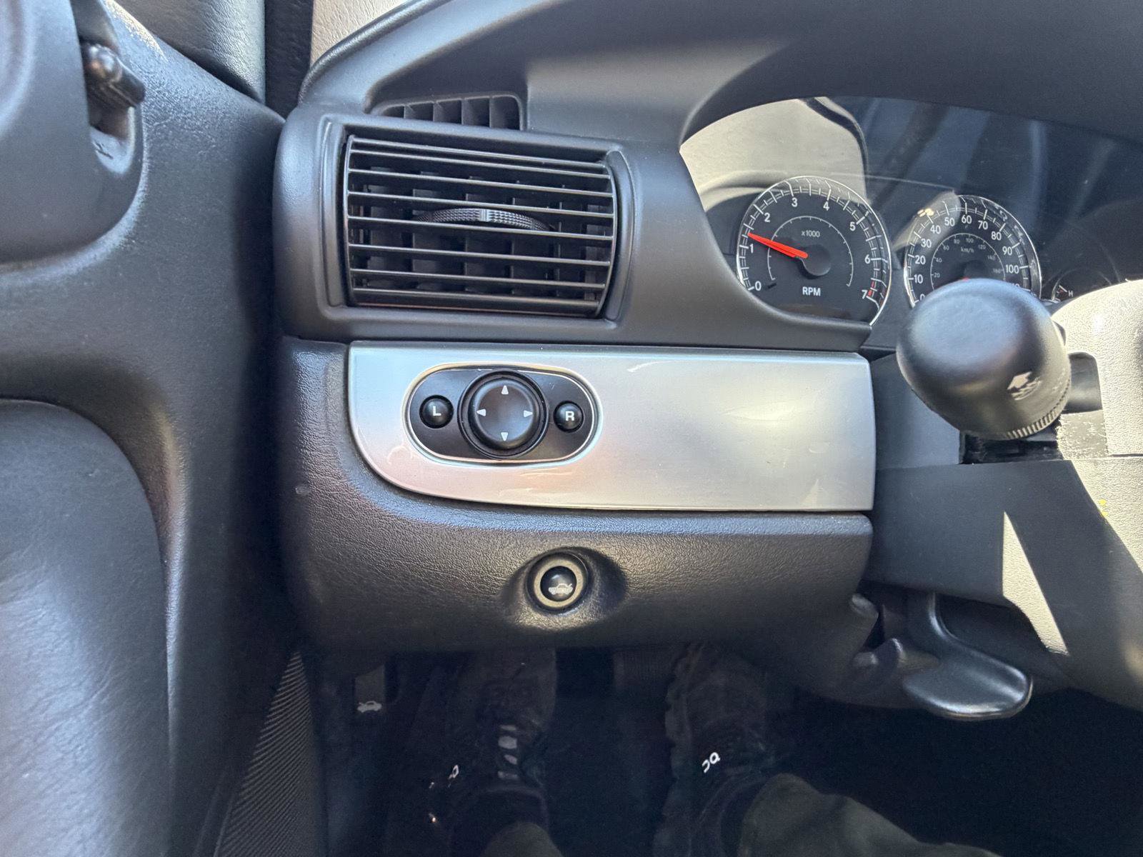 Used 2006 Chrysler Sebring Touring FWD image 15