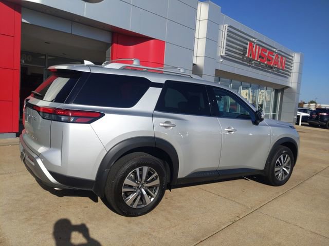 Used 2025 Nissan Pathfinder SL image 3