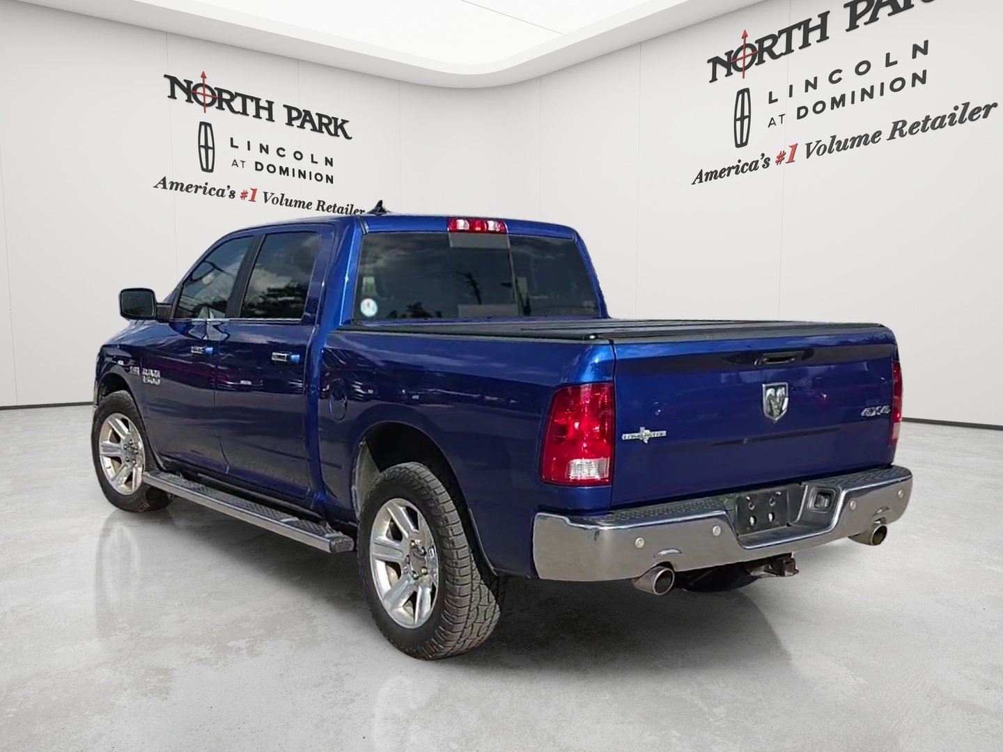 Used 2017 RAM 1500 Lone Star AWD/4WD image 3