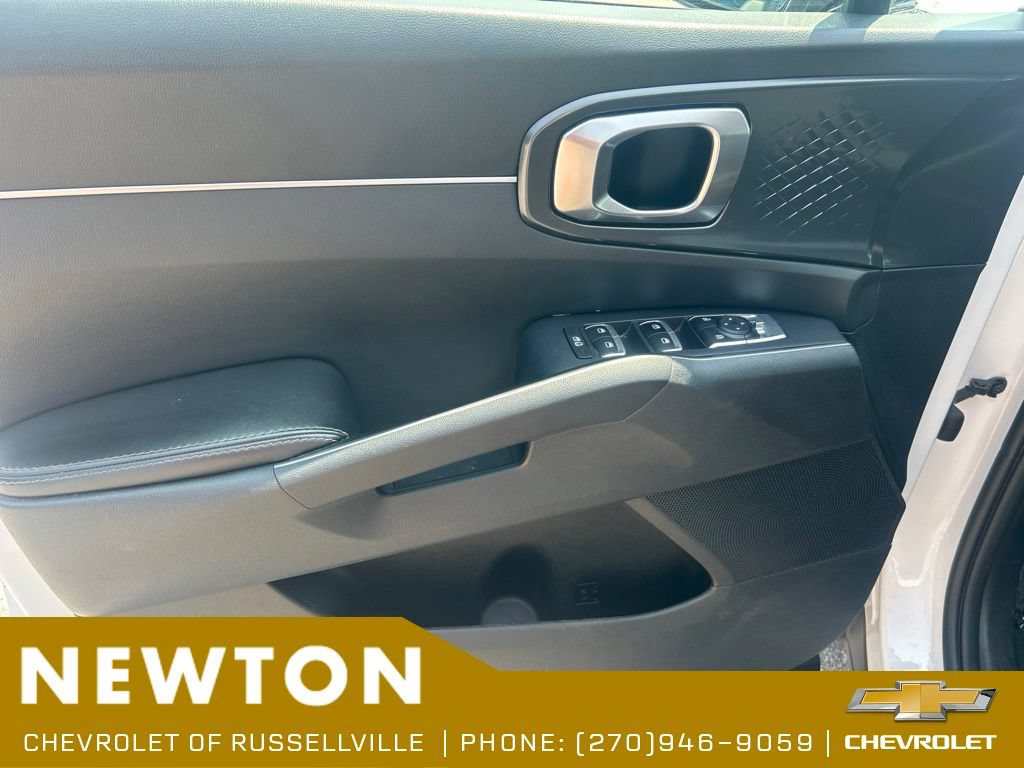 Used 2023 Kia Sorento LX FWD image 7