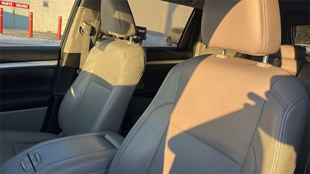 Used 2017 Toyota Highlander XLE image 19