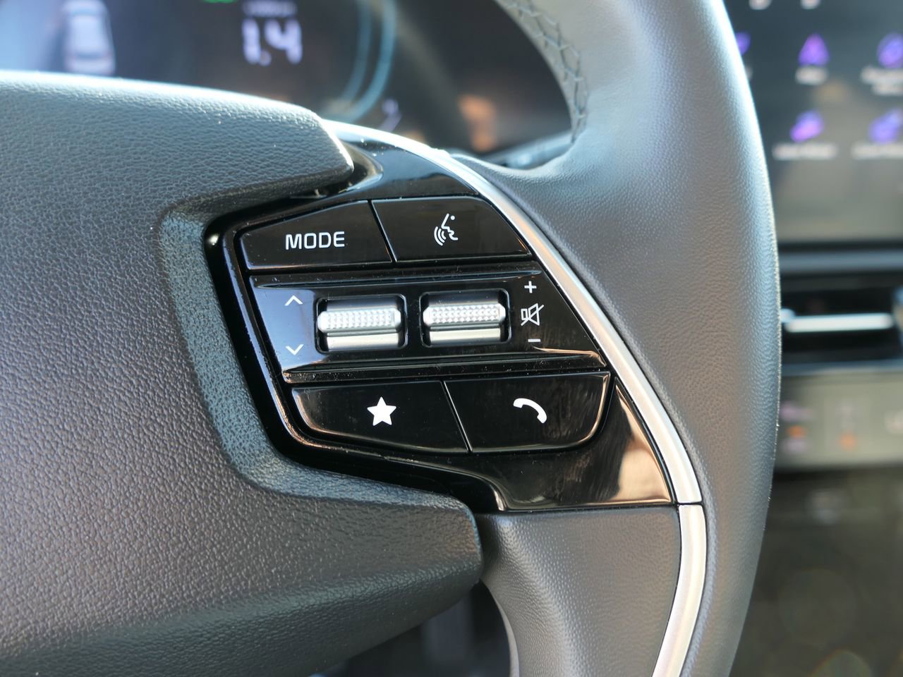 Used 2025 Kia Niro EX image 16