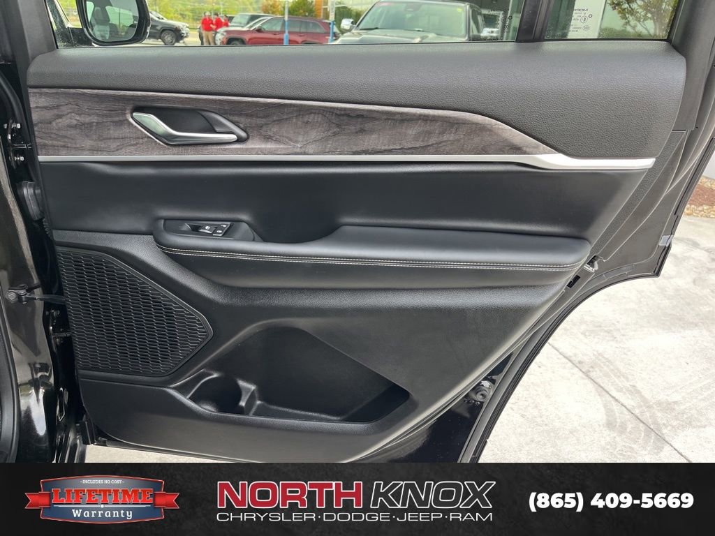 Used 2025 Jeep Grand Cherokee L Limited image 26