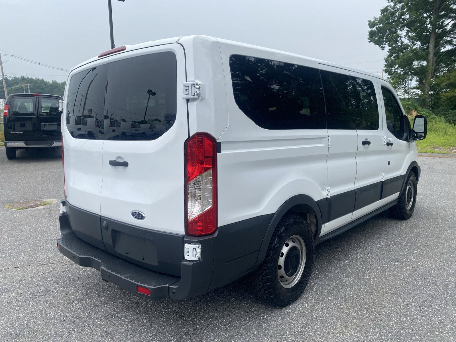 Used 2017 Ford Transit 150 XL RWD image 5