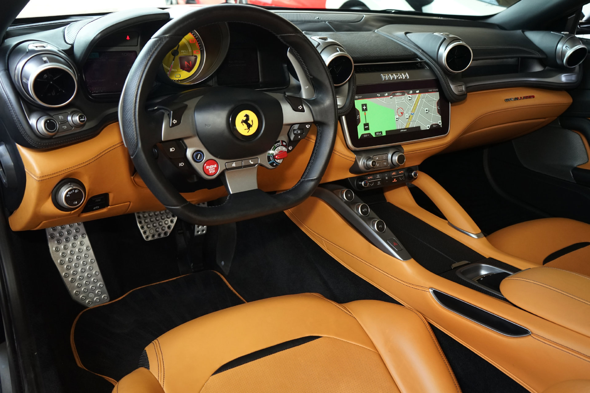 Used 2018 Ferrari GTC4Lusso AWD/4WD image 9