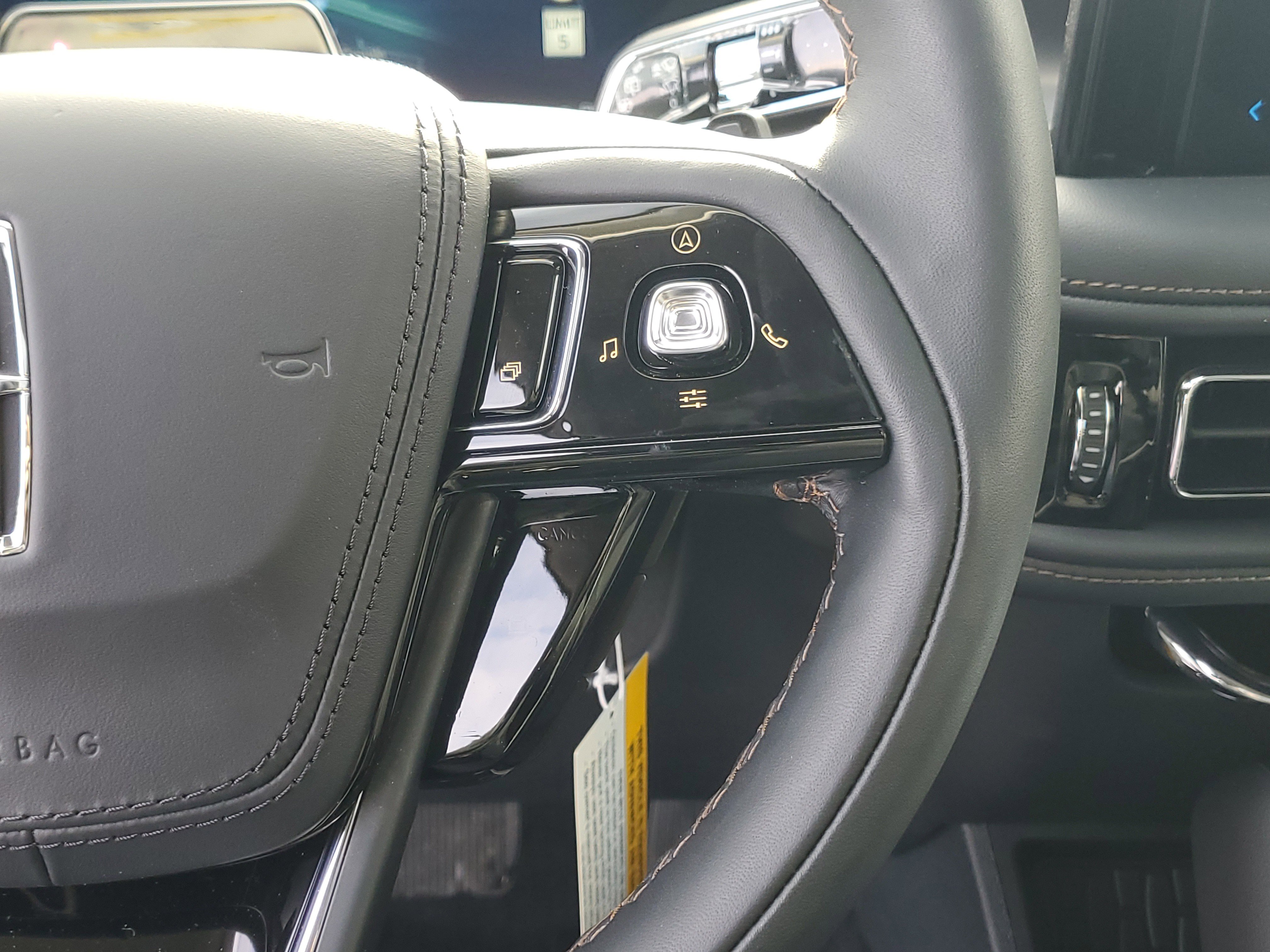 New 2025 Lincoln Aviator AWD w/ Jet Appearance Package image 17