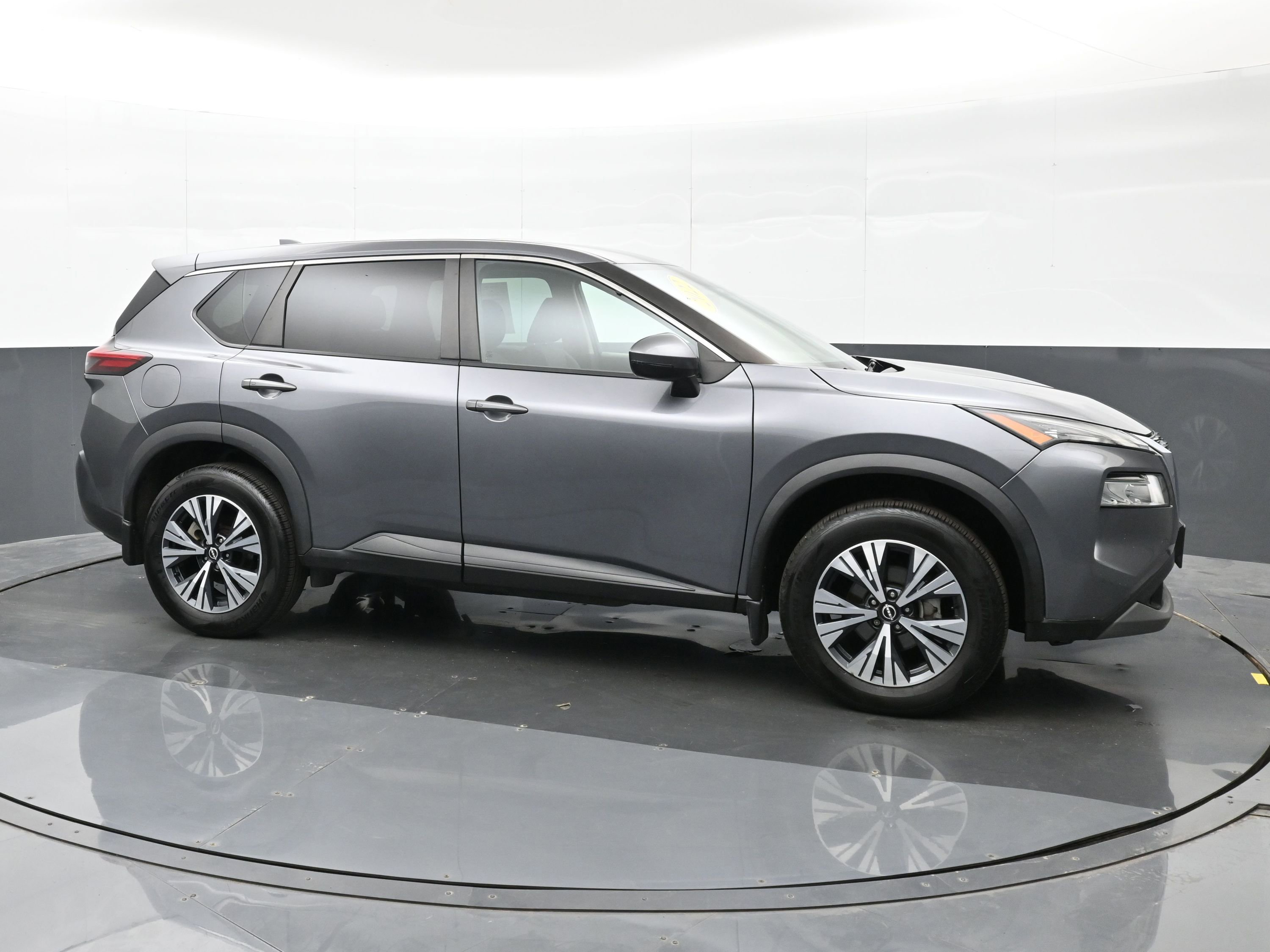 Used 2022 Nissan Rogue SV image 5