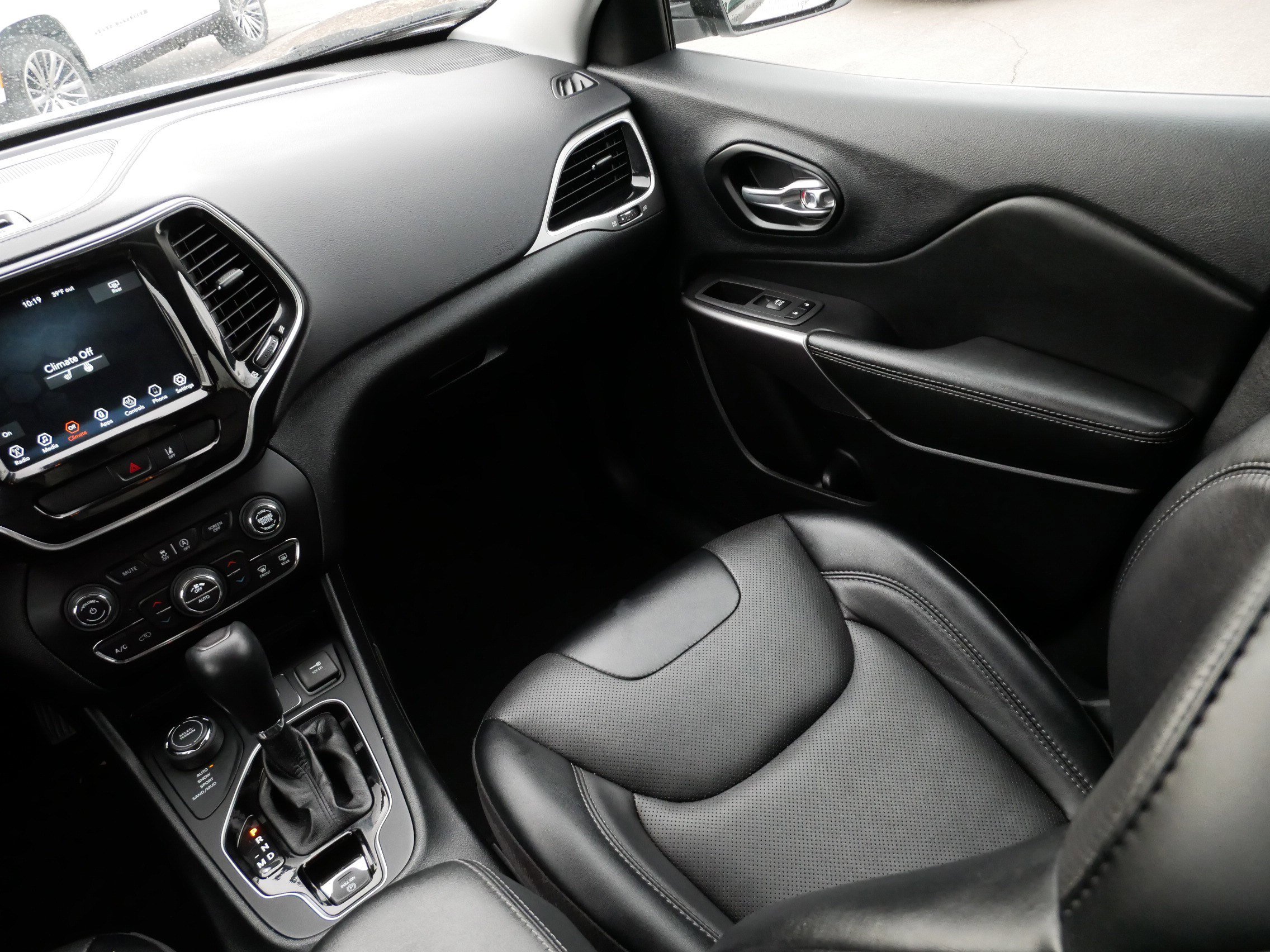 Used 2022 Jeep Cherokee Limited image 11