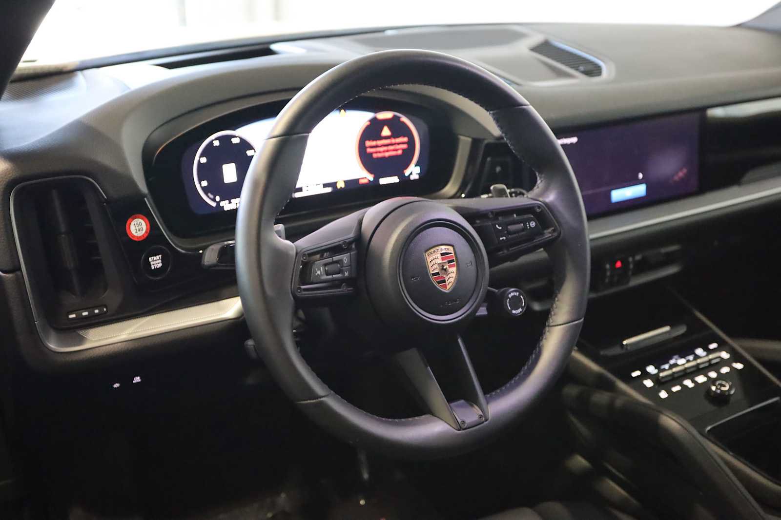 Used 2025 Porsche Cayenne AWD/4WD image 4