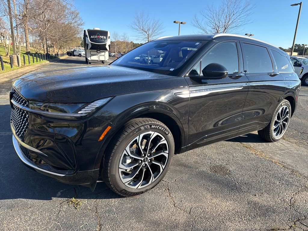 Used 2025 Lincoln Nautilus Reserve image 3