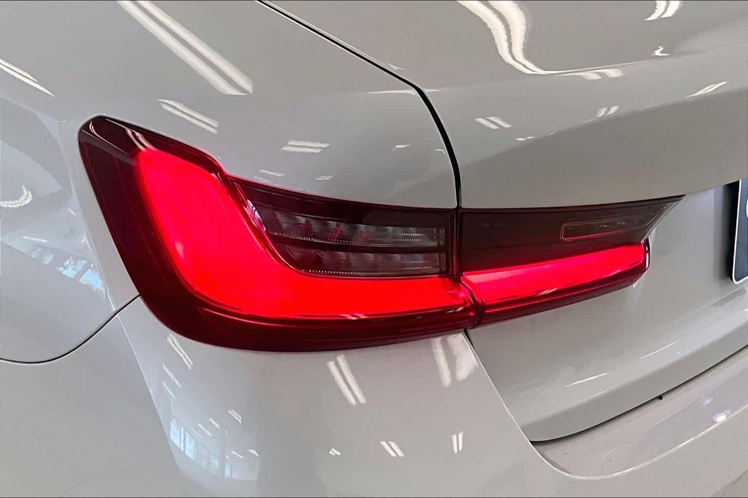 Used 2024 BMW 330i Sedan w/ Convenience Package RWD image 26