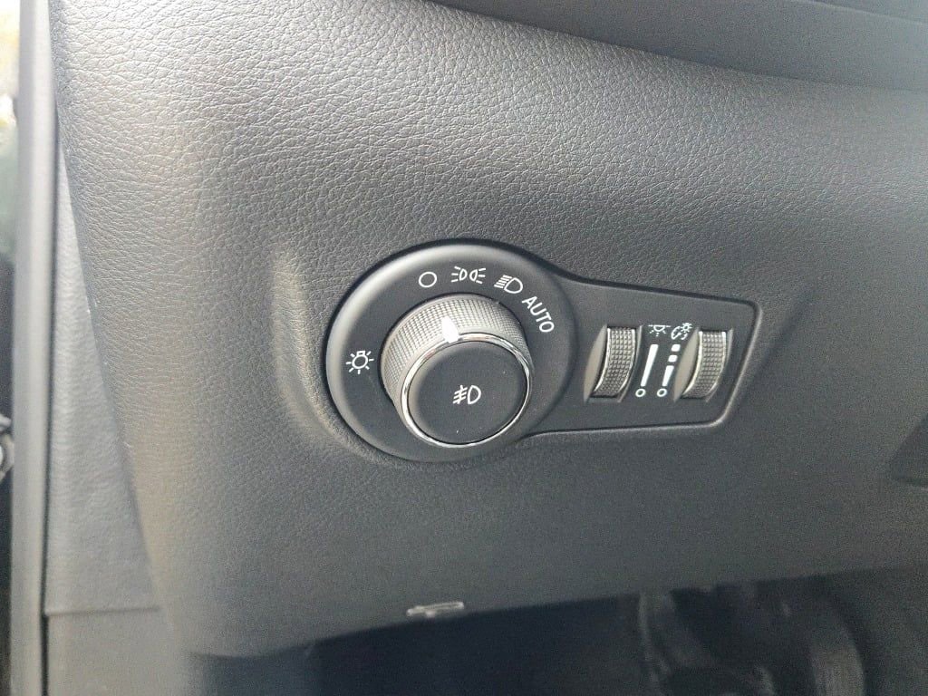 New 2026 Jeep Compass Limited w/ Limited Altitude Pack image 25