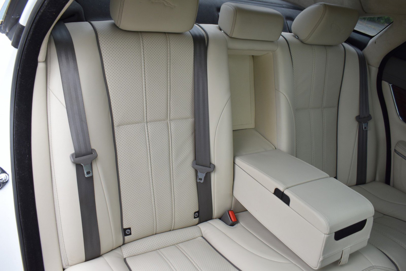 Used 2011 Jaguar XJ L RWD image 44