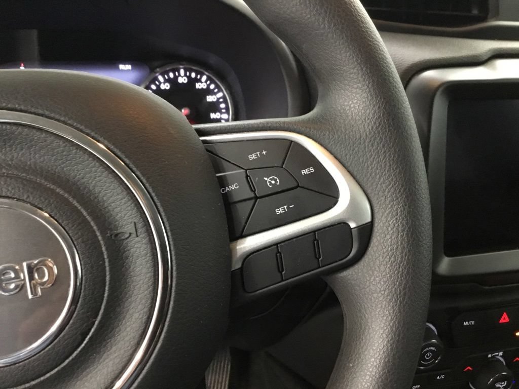 Used 2023 Jeep Renegade Latitude AWD/4WD image 13