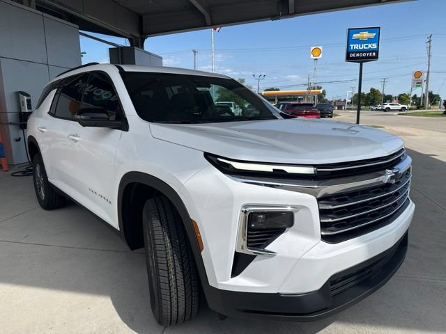 New 2026 Chevrolet Traverse LT w/ Driver Confidence Package AWD/4WD image 3
