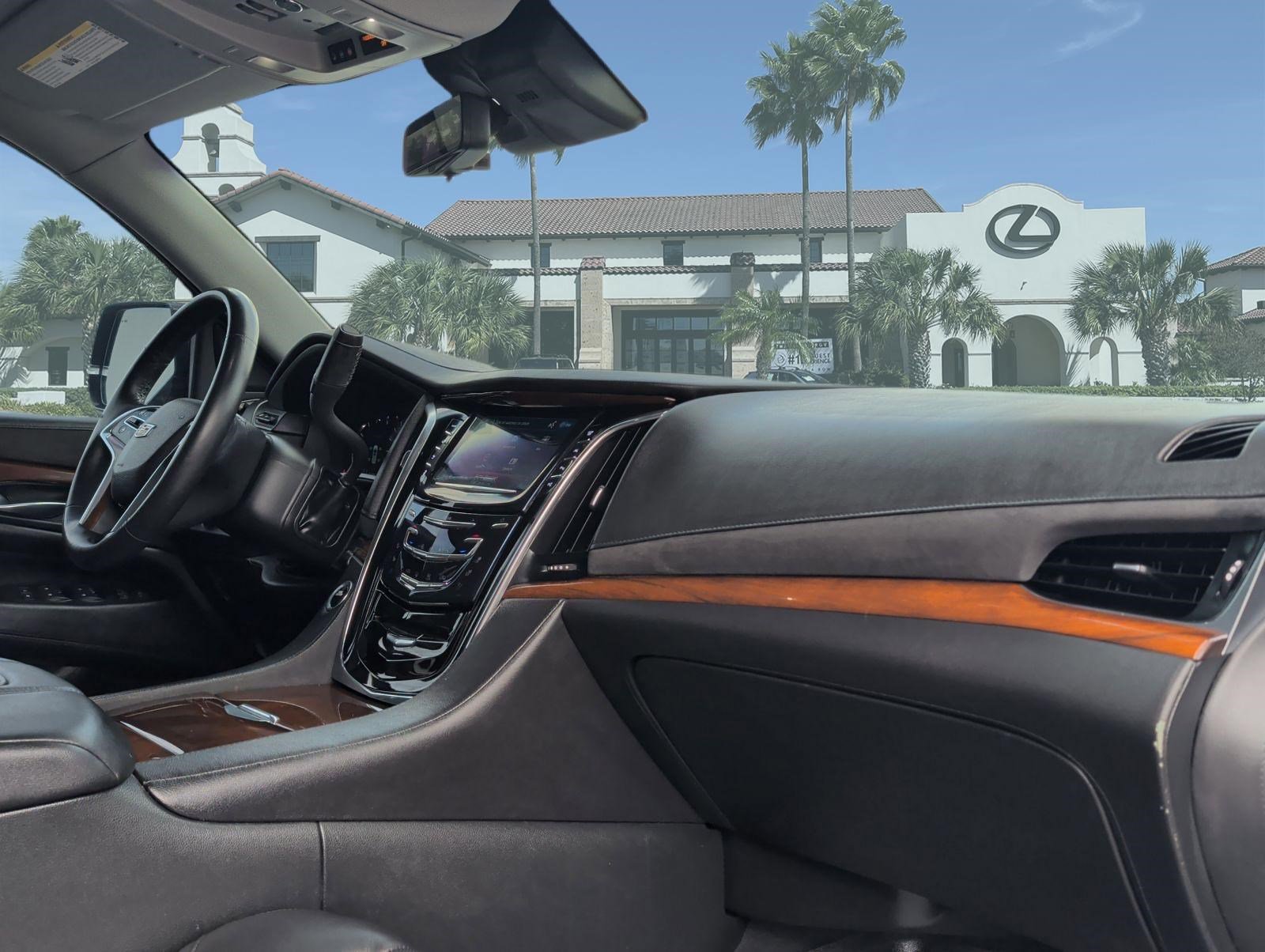 Used 2017 Cadillac Escalade Premium Luxury RWD image 30