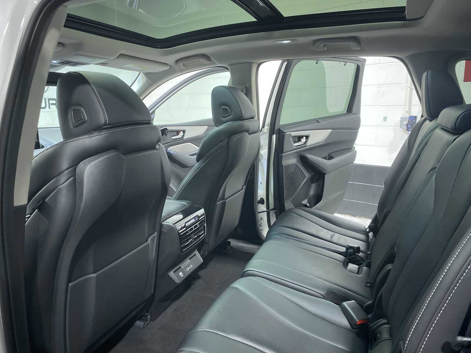 Certified 2024 Acura MDX SH-AWD w/ Technology Package image 12