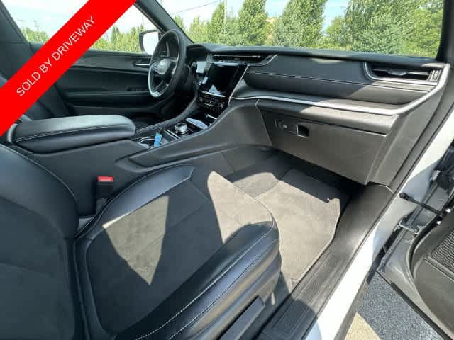 Used 2023 Jeep Grand Cherokee Altitude AWD/4WD image 19