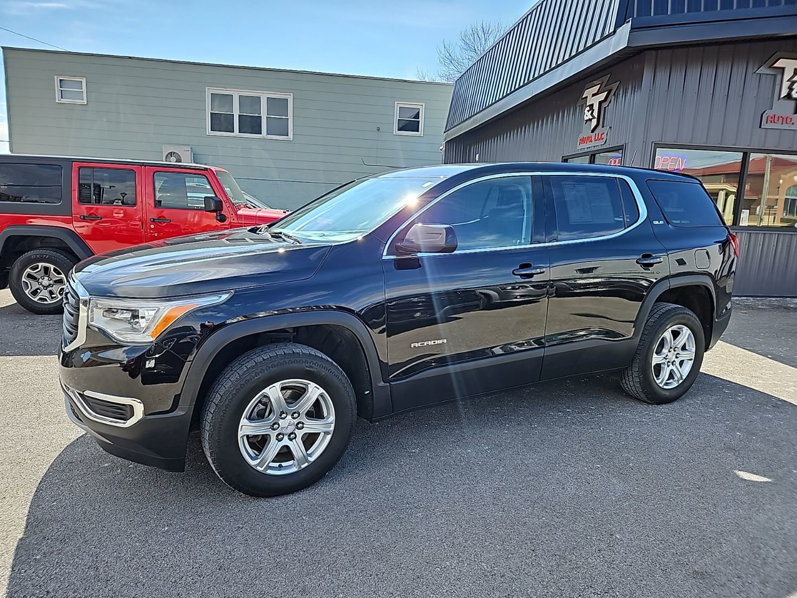 Used 2019 GMC Acadia SLE image 2