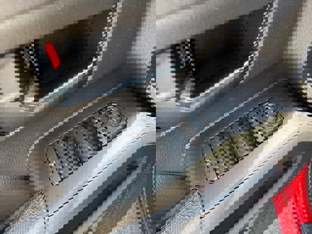 Used 2025 Toyota Tacoma SR5 w/ SR5 Upgrade Package image 21