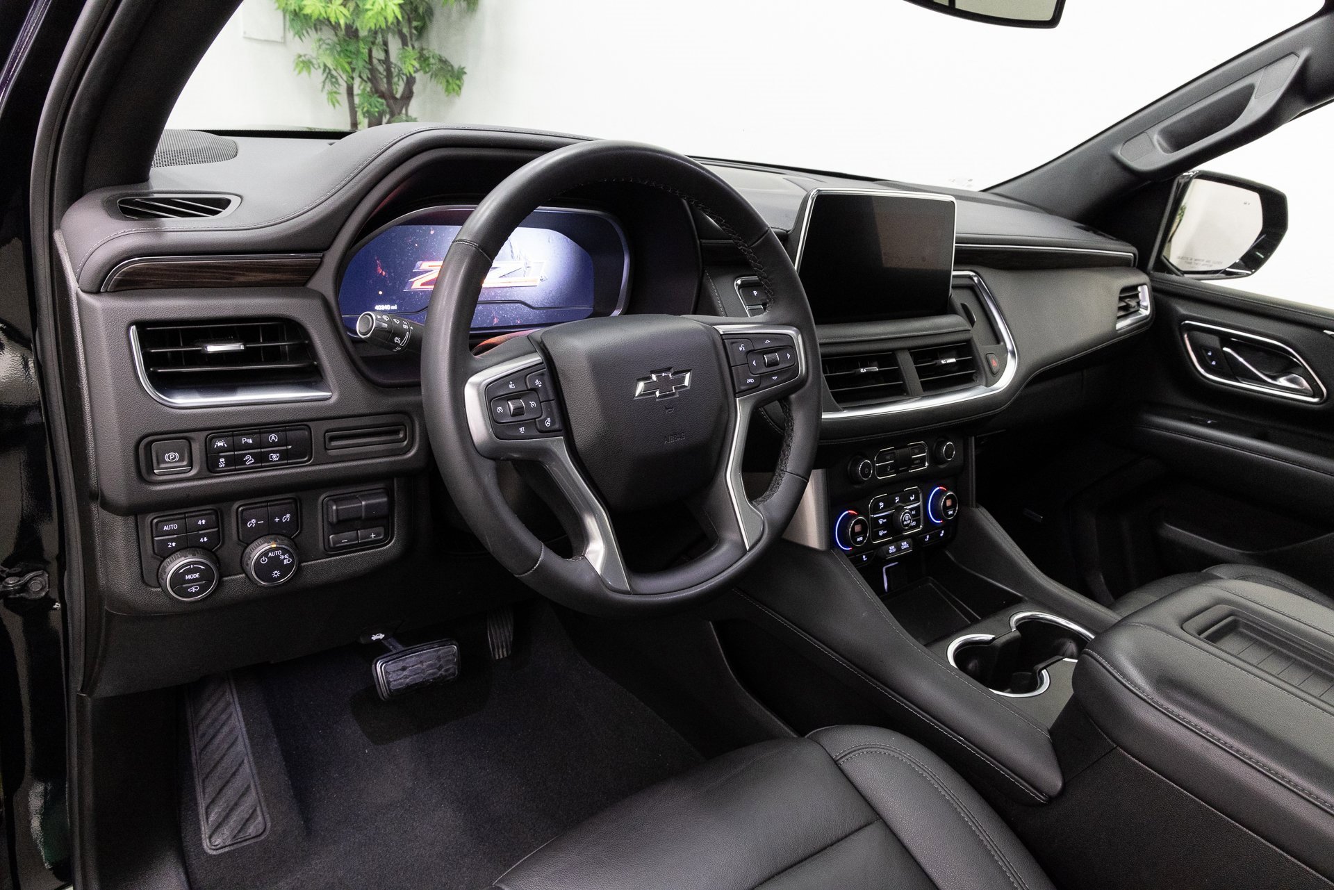 Used 2023 Chevrolet Suburban Z71 w/ Z71 Off-Road Package image 6
