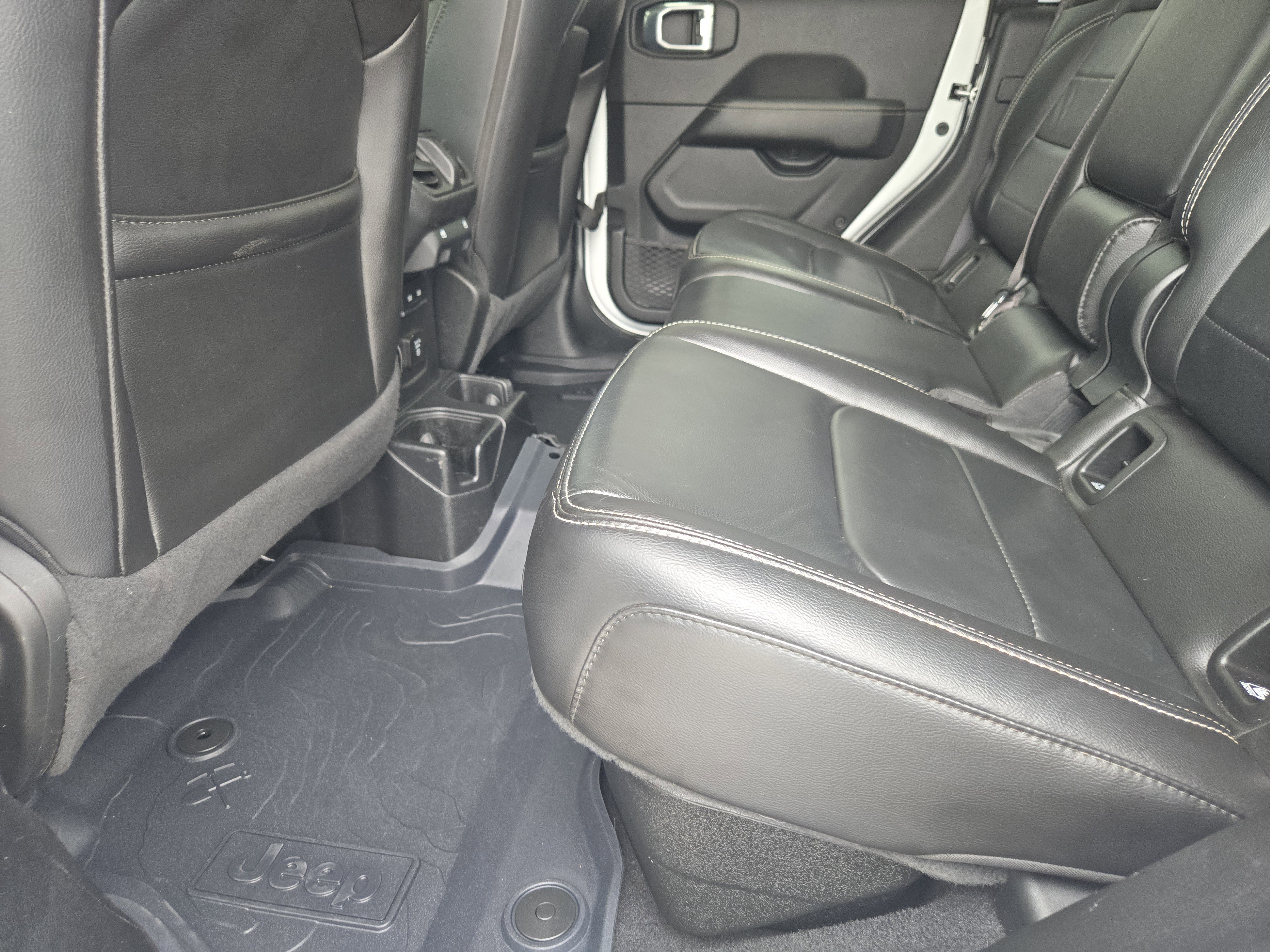 Used 2021 Jeep Gladiator Overland w/ Popular Equipment Package image 32