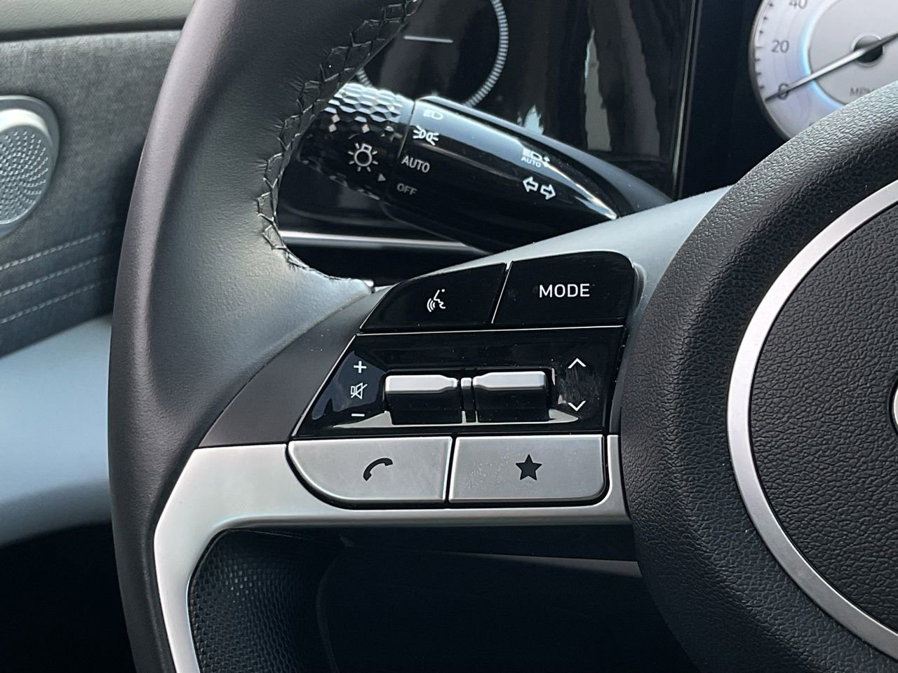 Used 2025 Hyundai Elantra Limited image 24