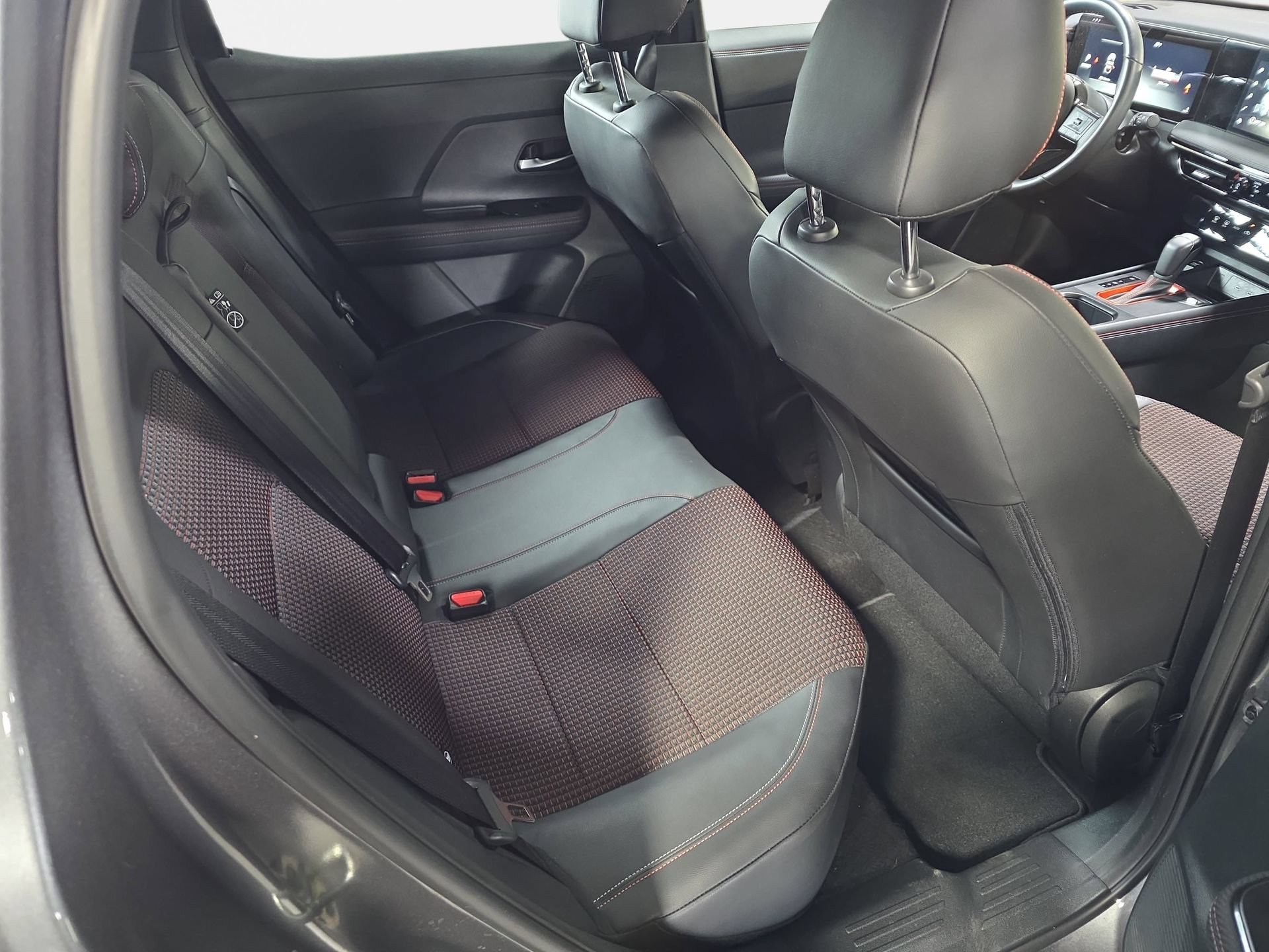 Used 2025 Nissan Kicks SR FWD image 11