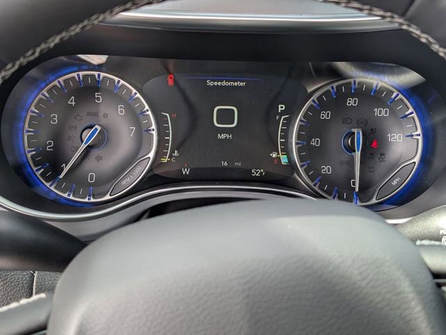 New 2026 Chrysler Pacifica Limited image 18
