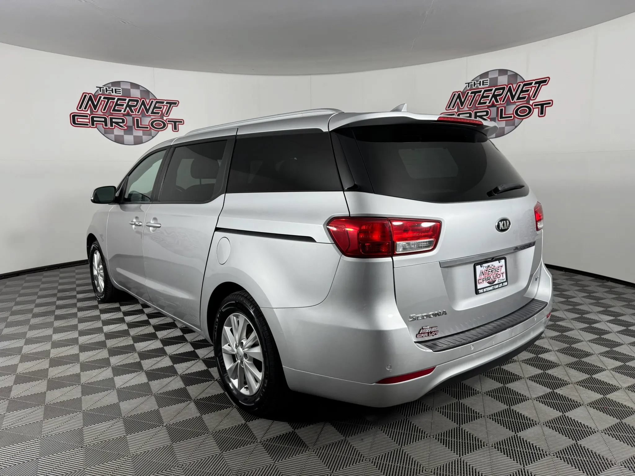 Used 2017 Kia Sedona LX w/ LX Essentials Premium Package FWD image 5